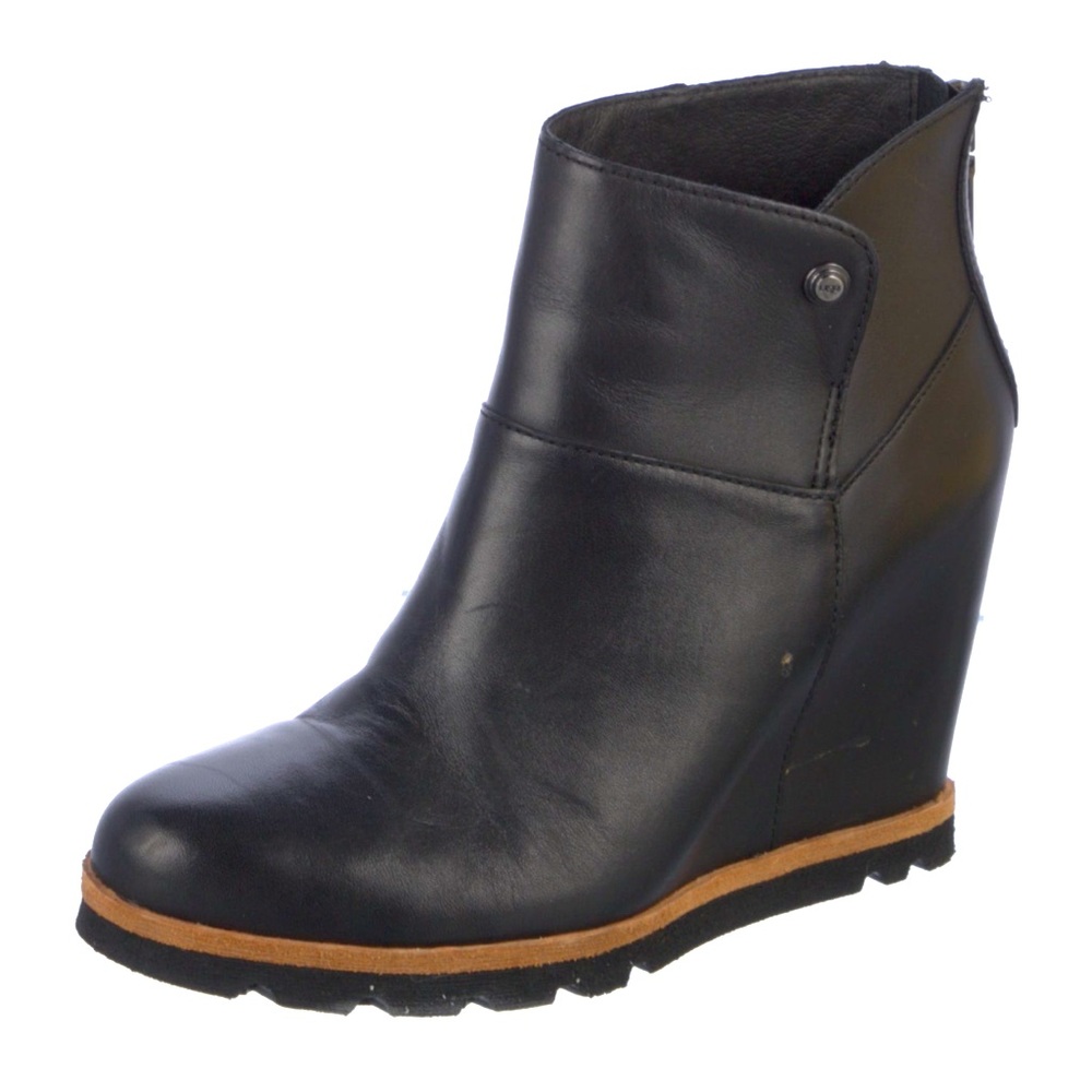 Ugg Sz 7 black leather wedge Booties